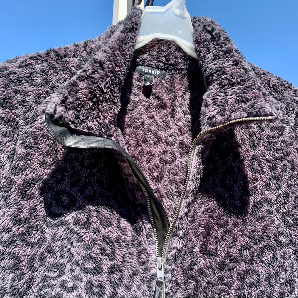 torrid Faux Fur Leopard Print Coat Bomber Jacket Gray Warm Animal Print Gray - Picture 11 of 15